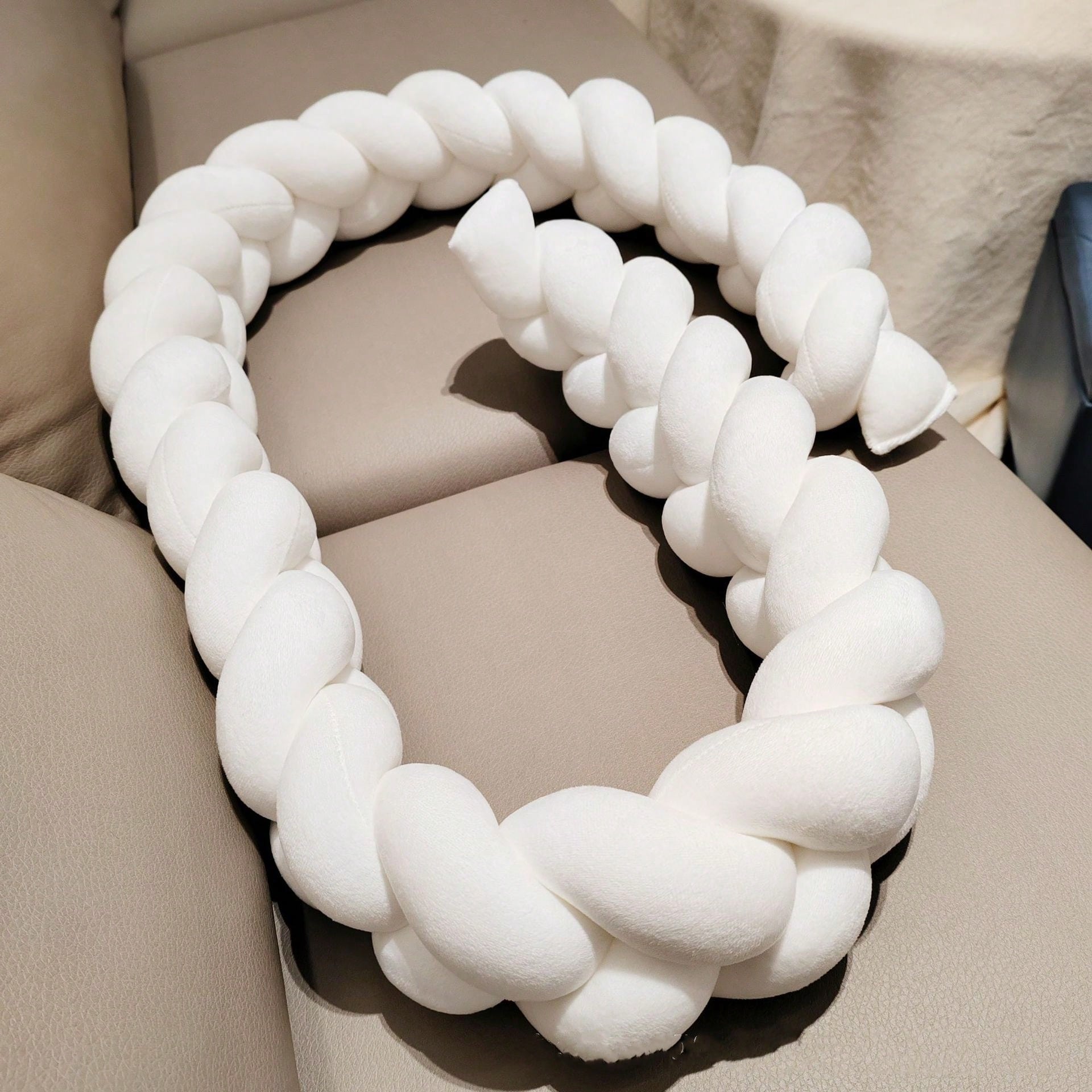 Baby Nursery Pillow - กันชนเตียงเด็กแบบถักเปีย 1M/2M/3M ปลอกกันกระแทกสำหรับเปลเด็กอ่อน หมอนอิงกำมะหยี่ ป้องกันการชน ตกแต่งห้องนอนเด็ก