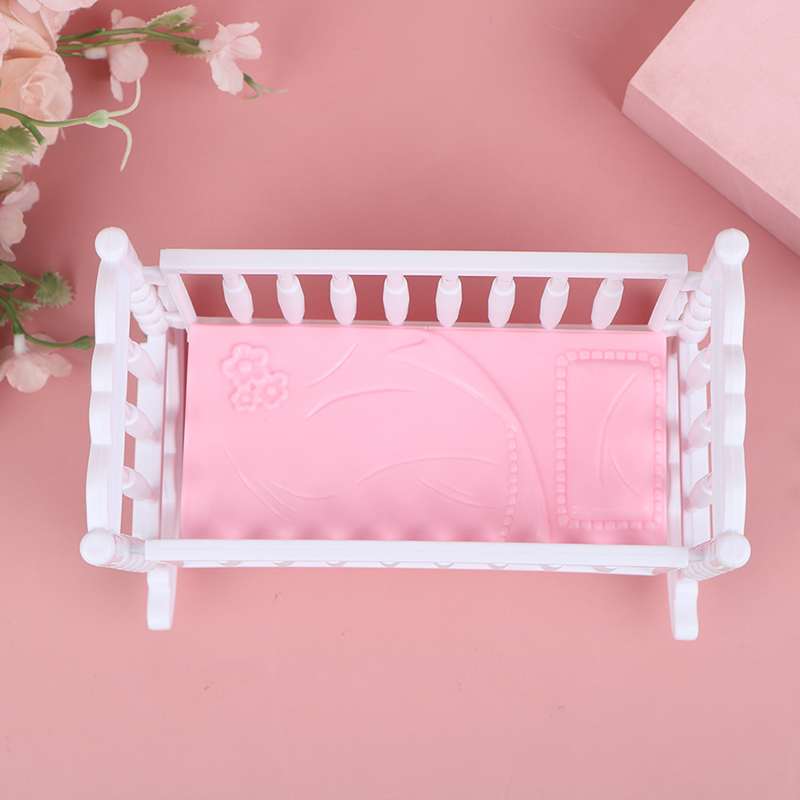 Baby Nursery Accessories - ของเล่นเขย่ามือเด็กเล็ก สีชมพูขาว ของตกแต่งบ้านตุ๊กตา เปลเด็ก โมเดลเตียงเด็ก ของตกแต่งฉากห้องเด็ก